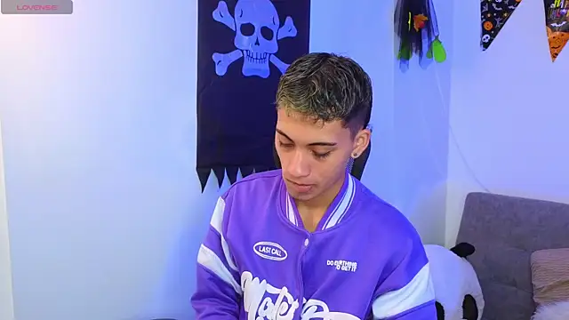 yulian vasquez online show from October 2025 12:27:01 PM