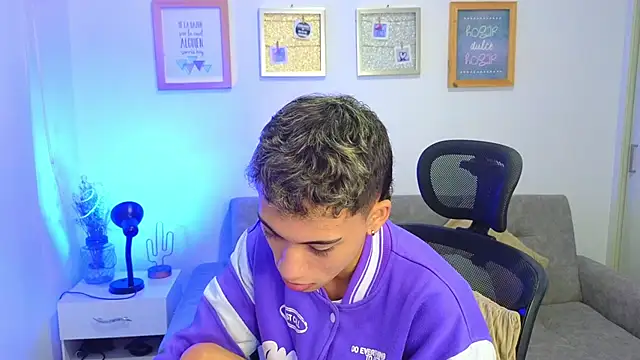 yulian vasquez online show from November 2025 12:30:01 PM