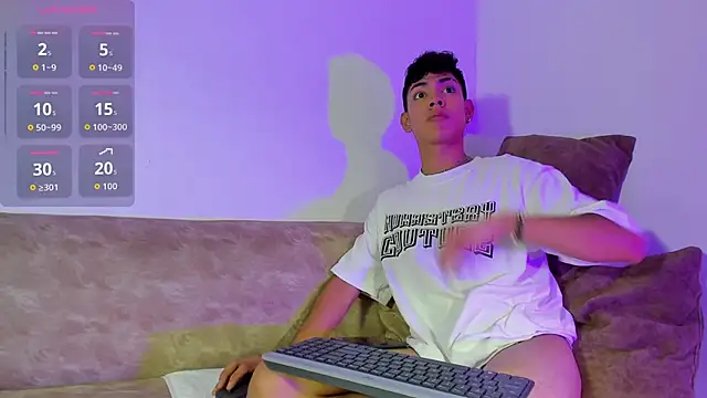 LoganTwink18 online show from October 2025 01:28:01 AM