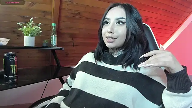 Snapshot of _Morrigan_ chatting on November 2025 07:53:01 AM Morrigan online show from November 2025 07:53:01 AM