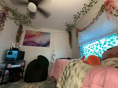 Snapshot of moan4mona chatting on April 2026 01:06:01 AM moan4mona online show from April 2026 01:06:01 AM