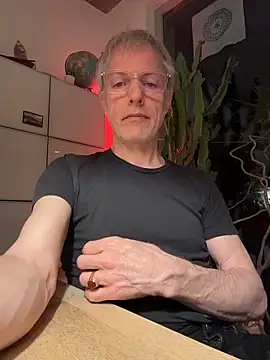 Snapshot of SexyLeon8 chatting on March 2026 10:04:02 PM SexyLeon8 online show from March 2026 10:04:02 PM
