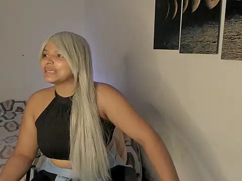 chloe kisses online show from April 2026 11:32:01 AM