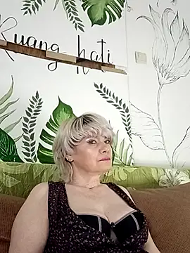 Snapshot of Catty_Lady chatting on April 2026 07:15:02 PM Catty Lady online show from April 2026 07:15:02 PM