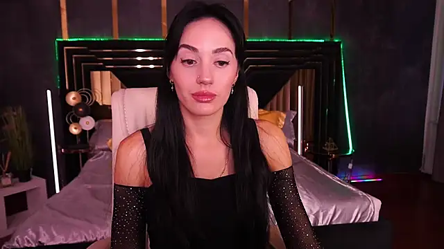 EviLune online show from October 2025 06:33:01 AM