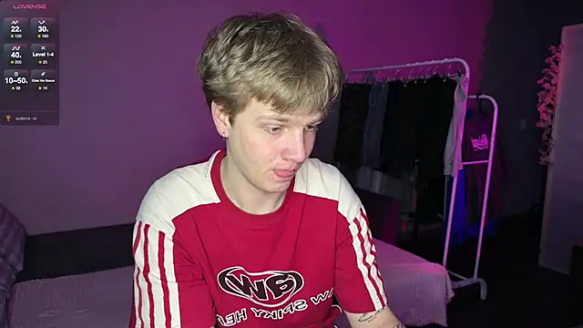Snapshot of olivertasty chatting on May 2026 11:33:02 PM olivertasty online show from May 2026 11:33:02 PM