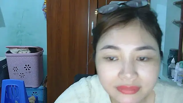 Uhem112 online show from October 2025 03:48:01 AM