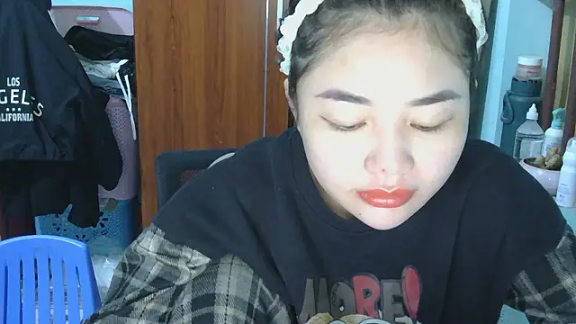 Uhem112 online show from November 2025 12:57:01 AM