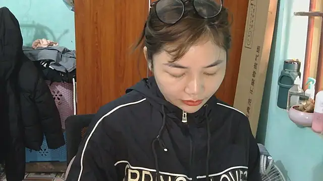 Uhem112 online show from December 2025 12:49:02 AM