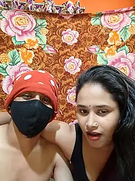 Seducing couple online show from February 2026 04:27:02 PM
