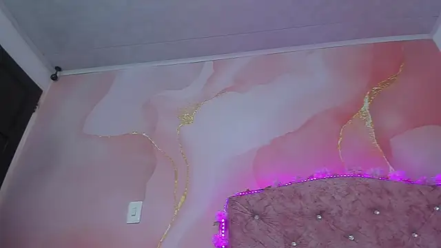 violet taylor  online show from November 2025 02:12:02 AM