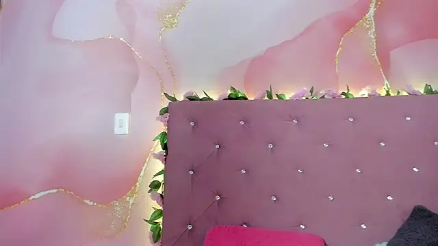 violet taylor  online show from April 2026 02:16:02 AM