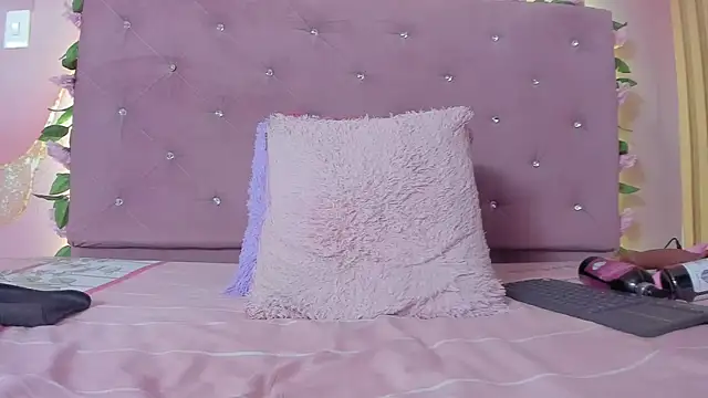 Snapshot of violet_taylor_ chatting on July 2026 02:28:02 AM violet taylor online show from July 2026 02:28:02 AM