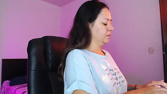 Snapshot of Abbyjoness21 chatting on November 2025 10:26:02 AM Abbyjoness21 online show from November 2025 10:26:02 AM