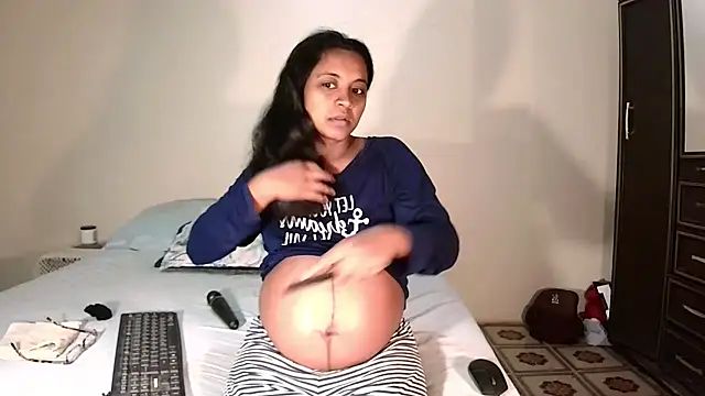 Snapshot of indiansweetflava chatting on April 2026 03:53:02 AM indiansweetflava online show from April 2026 03:53:02 AM