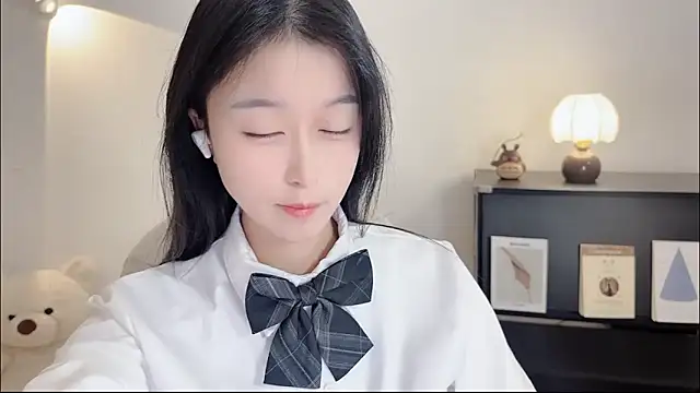 Onechestnut online show from October 2025 05:22:01 AM