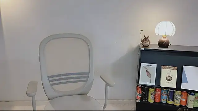 Snapshot of Onechestnut chatting on April 2026 05:14:01 PM Onechestnut online show from April 2026 05:14:01 PM