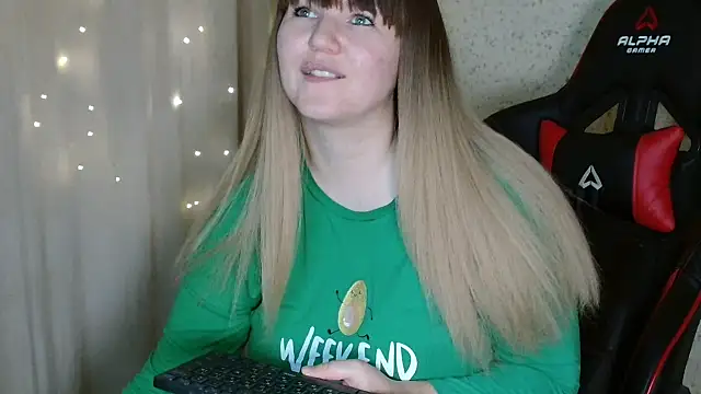 Miaxfox online show from November 2025 02:17:01 PM