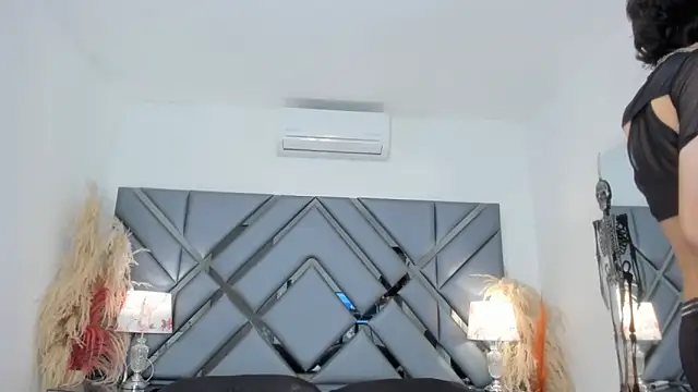 Milan LewisS online show from October 2025 12:05:02 PM