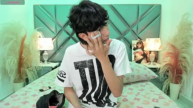 Milan LewisS online show from April 2026 12:39:01 PM