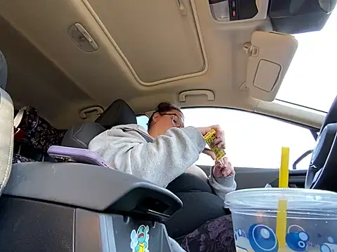 GirlSquirt online show from November 2025 07:05:01 PM