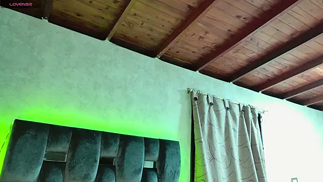 Taurito    online show from November 2025 06:02:02 AM