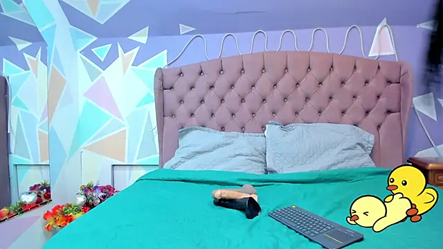 Scarletbigbug online show from November 2025 11:45:01 AM