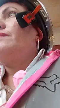 Snapshot of carolinhe_ chatting on November 2025 07:56:01 PM carolinhe online show from November 2025 07:56:01 PM