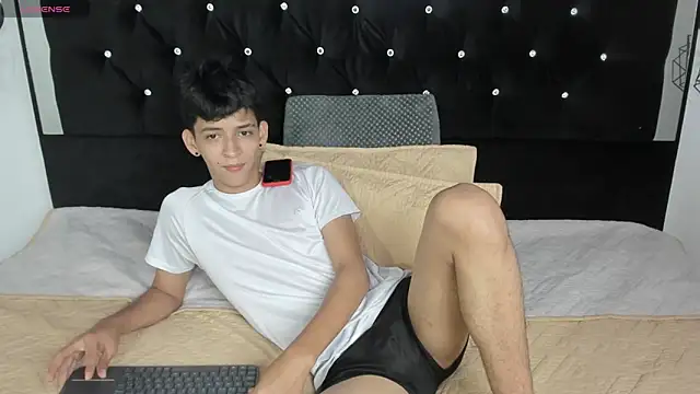 Snapshot of Sebas_cat chatting on May 2026 01:55:01 AM Sebas cat online show from May 2026 01:55:01 AM