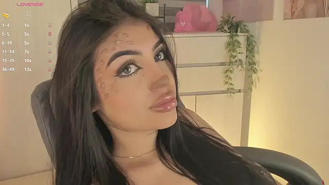 EmmyKenner online show from October 2025 11:44:01 AM