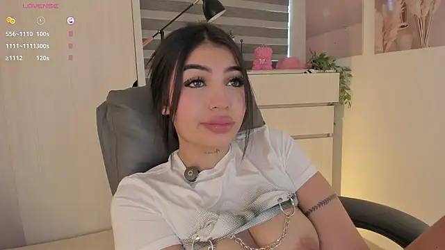 EmmyKenner online show from November 2025 12:28:02 PM