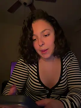 Snapshot of babykalirose chatting on February 2026 01:28:01 AM babykalirose online show from February 2026 01:28:01 AM