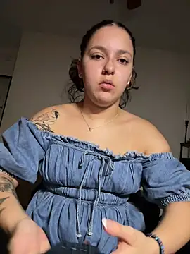 Snapshot of babykalirose chatting on April 2026 02:48:01 AM babykalirose online show from April 2026 02:48:01 AM