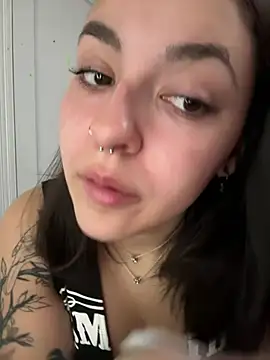 Snapshot of babykalirose chatting on May 2026 12:06:01 AM babykalirose online show from May 2026 12:06:01 AM