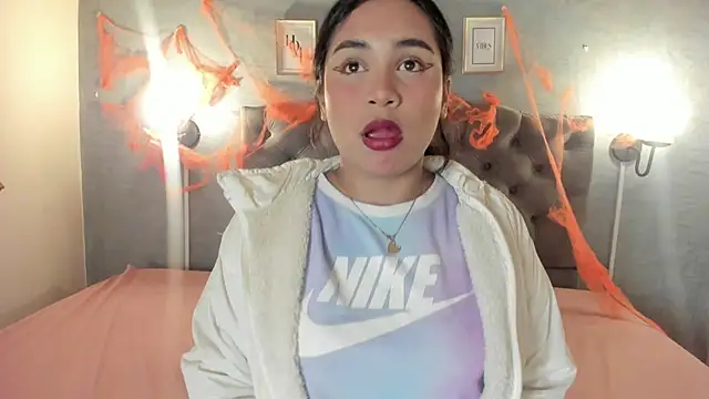 GiannaSlimJB online show from October 2025 03:18:02 AM