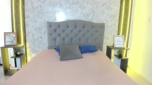 GiannaSlimJB online show from February 2026 07:08:01 PM