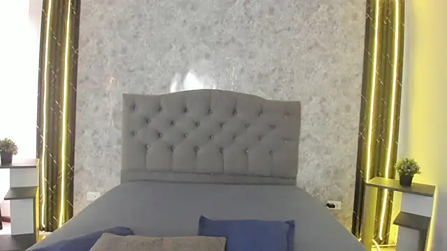 GiannaSlimJB online show from February 2026 07:25:02 PM