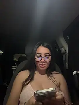 Snapshot of Michelle_Zoe chatting on June 2026 01:05:01 AM Michelle Zoe online show from June 2026 01:05:01 AM