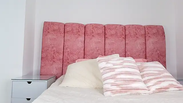 emmacurvy online show from November 2025 03:07:01 AM