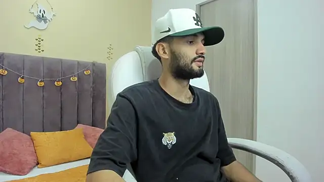 Snapshot of Ryan_Jackson_ chatting on October 2025 10:43:02 PM Ryan Jackson  online show from October 2025 10:43:02 PM