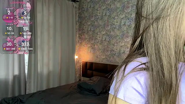 Snapshot of LoraDavi chatting on April 2026 07:14:01 AM LoraDavi online show from April 2026 07:14:01 AM