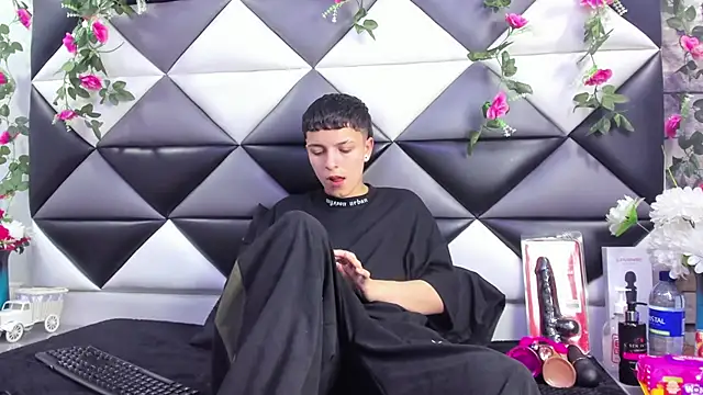 Megan Thompson  online show from September 2025 02:06:02 AM