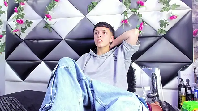 Megan Thompson  online show from October 2025 02:15:01 AM