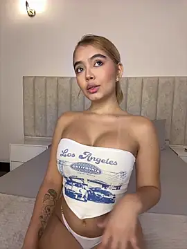 Snapshot of Mia_Roswell chatting on May 2026 10:27:01 PM Mia Roswell online show from May 2026 10:27:01 PM