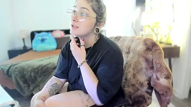 Alix Valentine online show from November 2025 04:44:01 PM