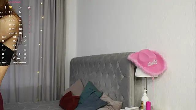 TaiteFairfield online show from September 2025 08:59:01 AM