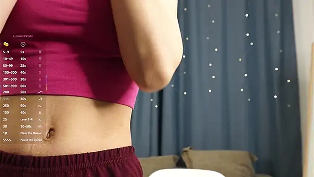 TaiteFairfield online show from October 2025 07:34:01 AM