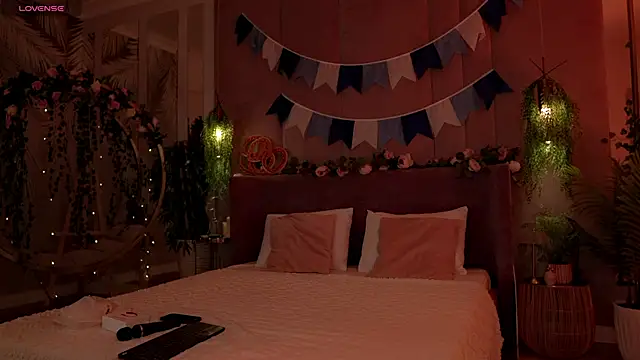 Snapshot of Serena_Waldarf chatting on October 2025 05:22:02 PM Serena Waldarf online show from October 2025 05:22:02 PM