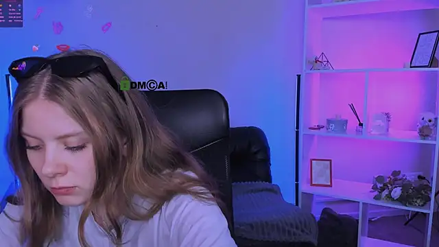 Snapshot of foxy_tease_ chatting on November 2025 12:28:01 PM foxy tease online show from November 2025 12:28:01 PM