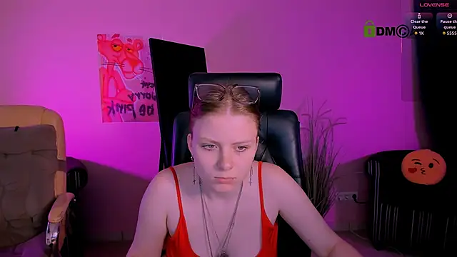 Snapshot of foxy_tease_ chatting on November 2025 01:00:01 PM foxy tease online show from November 2025 01:00:01 PM